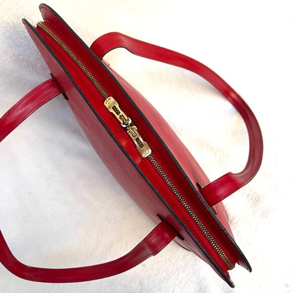 Louis Vuitton Epi Leather Red Lussac Shoulder bag - Picture 13 of 16